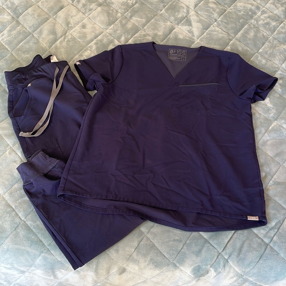 Used but loved condition. Medium top, medium/tall bottom joggers